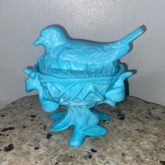 Vintage Westmoreland Handmade Milk Glass Lidded Dish Blue Nesting Bird 1890-1930 - Picture 2 of 16